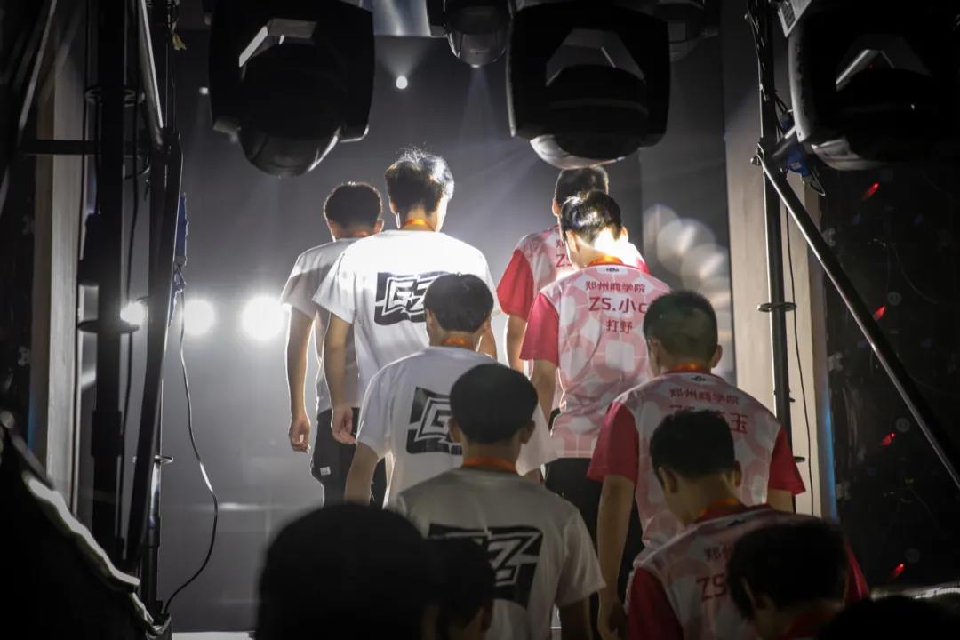 与KPL相处 | 电竞逐梦，咫尺之间